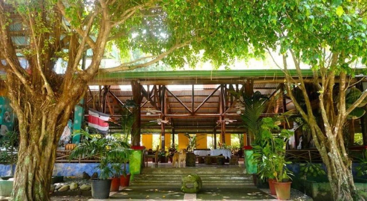 Hotel Roca Verde Beachfront 푼타레나스 외부 사진